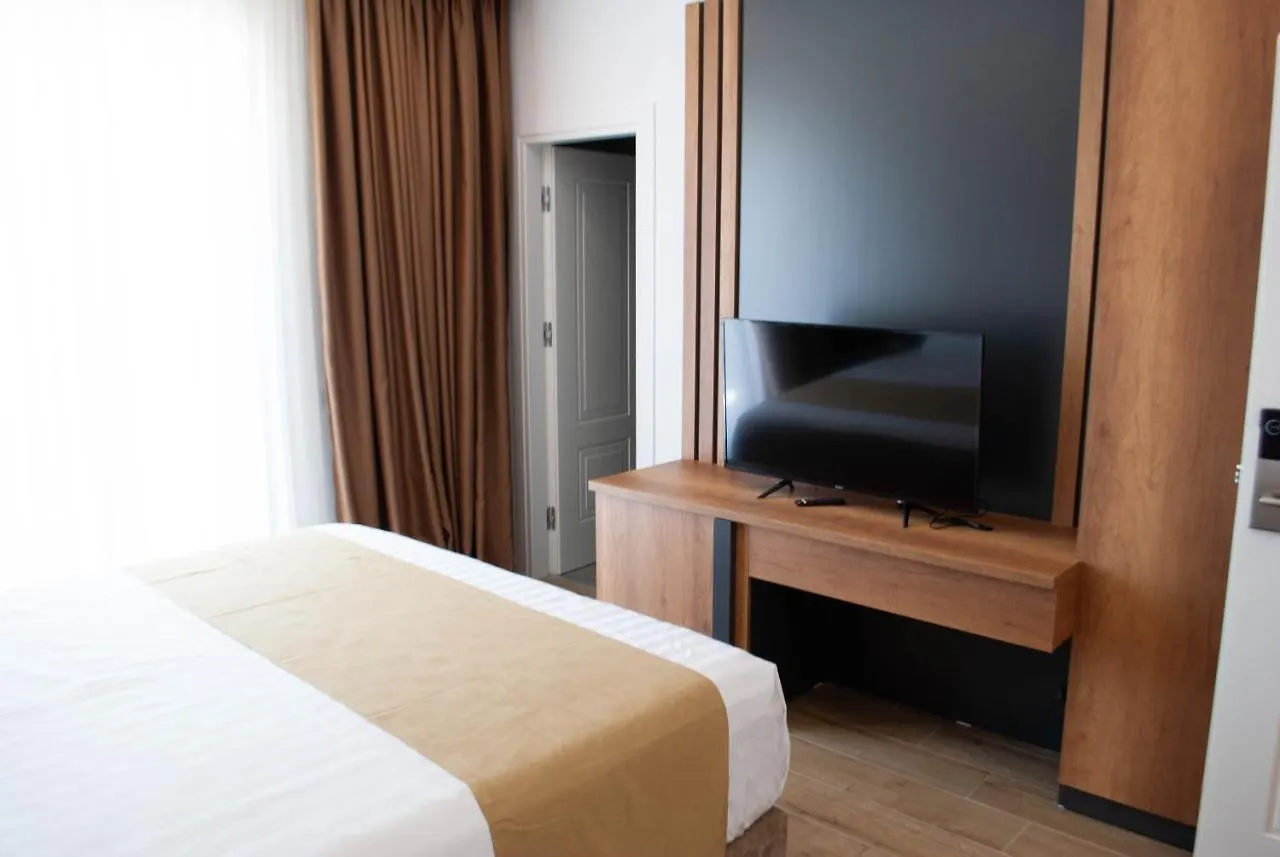 Hilal Palace - Halal Golem  Hotell Golem (Tirana)